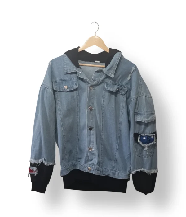 Chaqueta de mezclilla con capucha y estampado – Talla XL