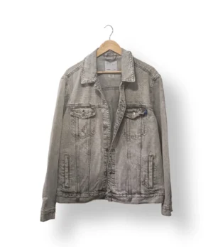 Chaqueta de mezclilla desgastada Bershka – Talla L