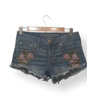 Short de mezclilla bordado American Eagle – Talla 38